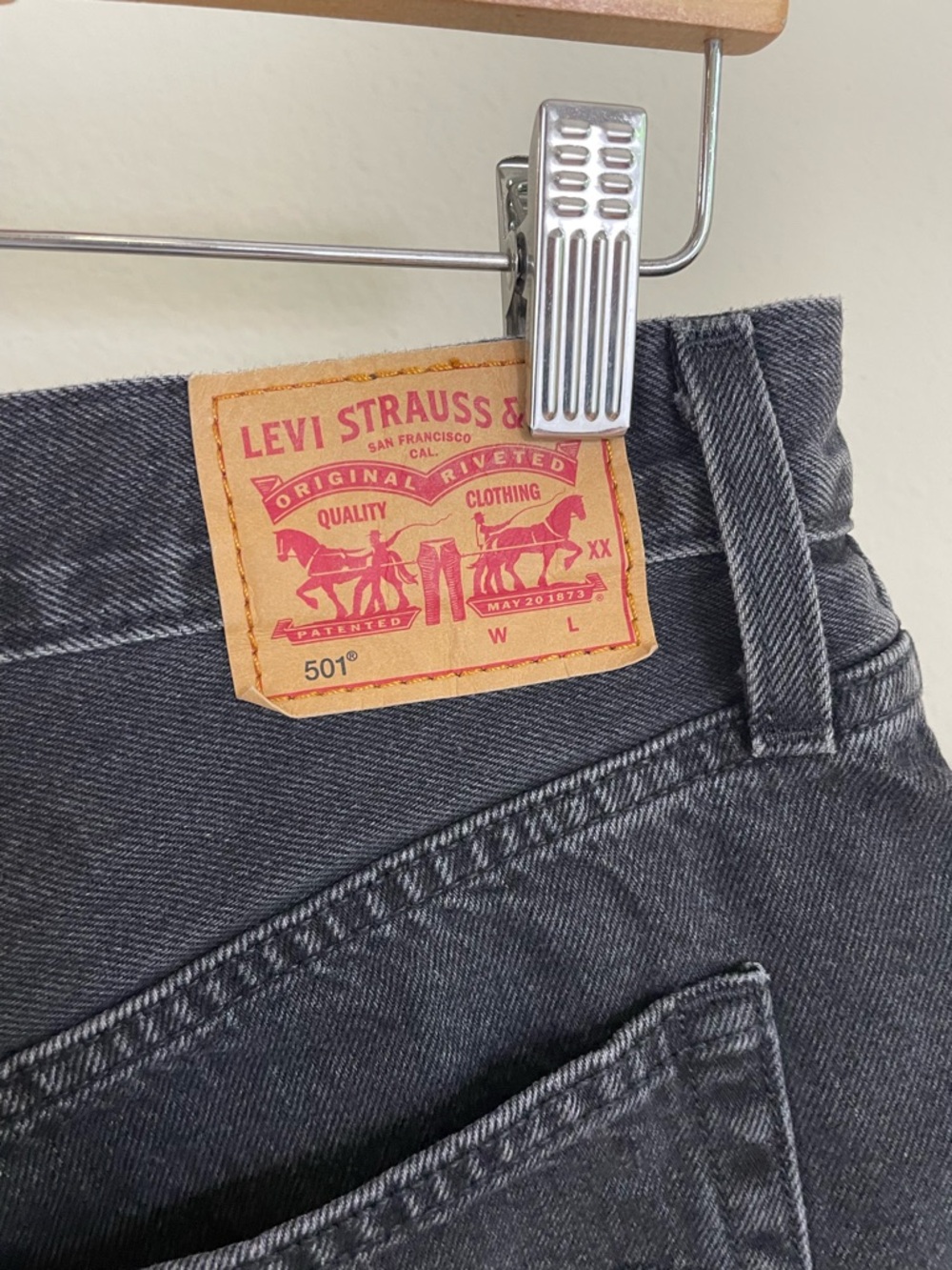 Levi's 501 Original Black High-Rise Frayed Denim Shorts‎ Size W29 - Picture 3 of 6